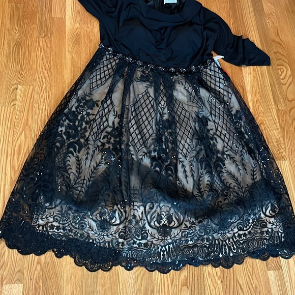 Mac Duggal Long Sleeve Mixed Media Embellished Dress Size 20W NWT - Picture 16 of 17